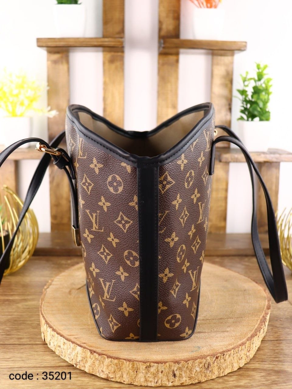 Louis Vuitton Handbag L- 35201