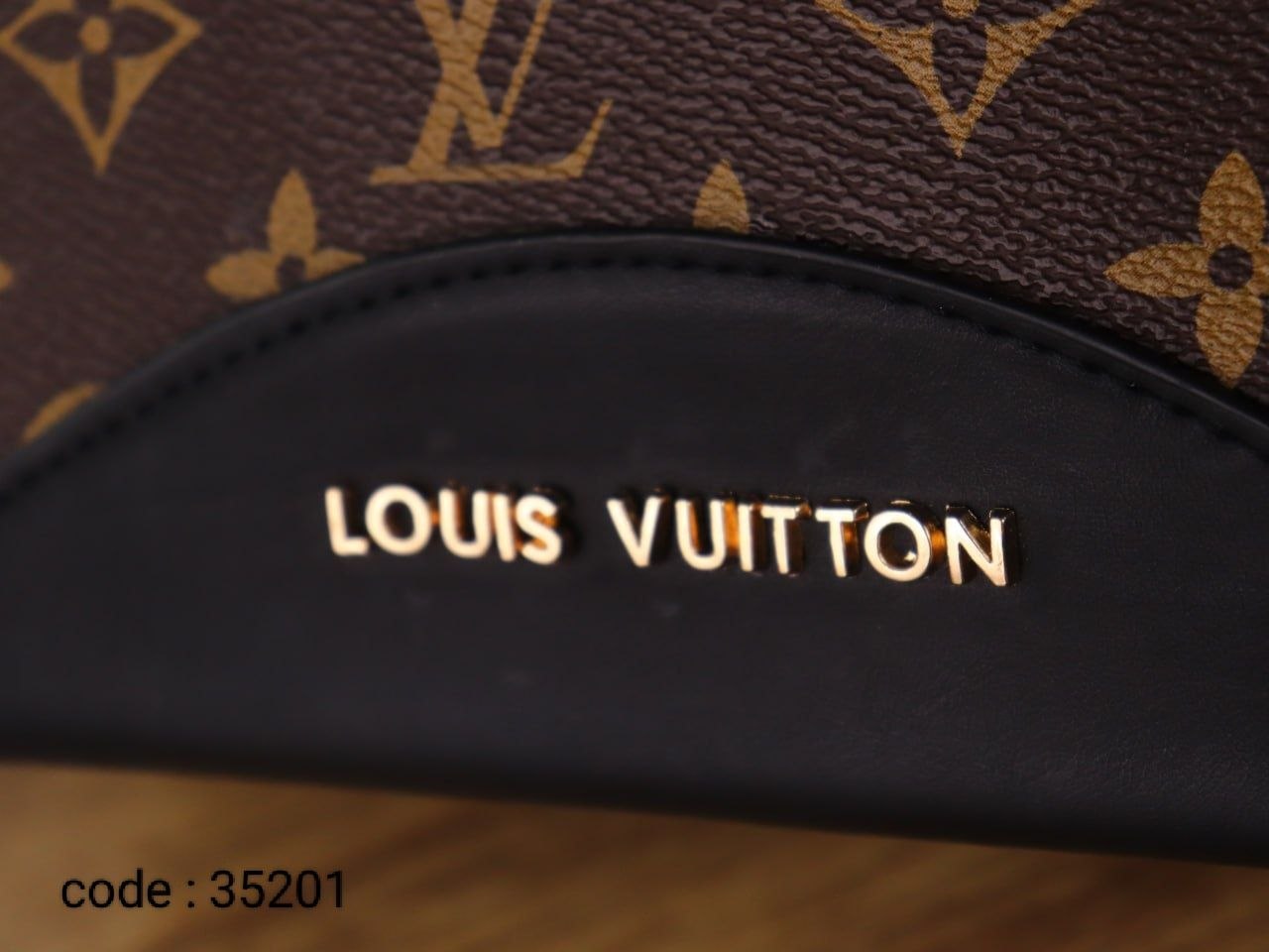 Louis Vuitton Handbag L- 35201