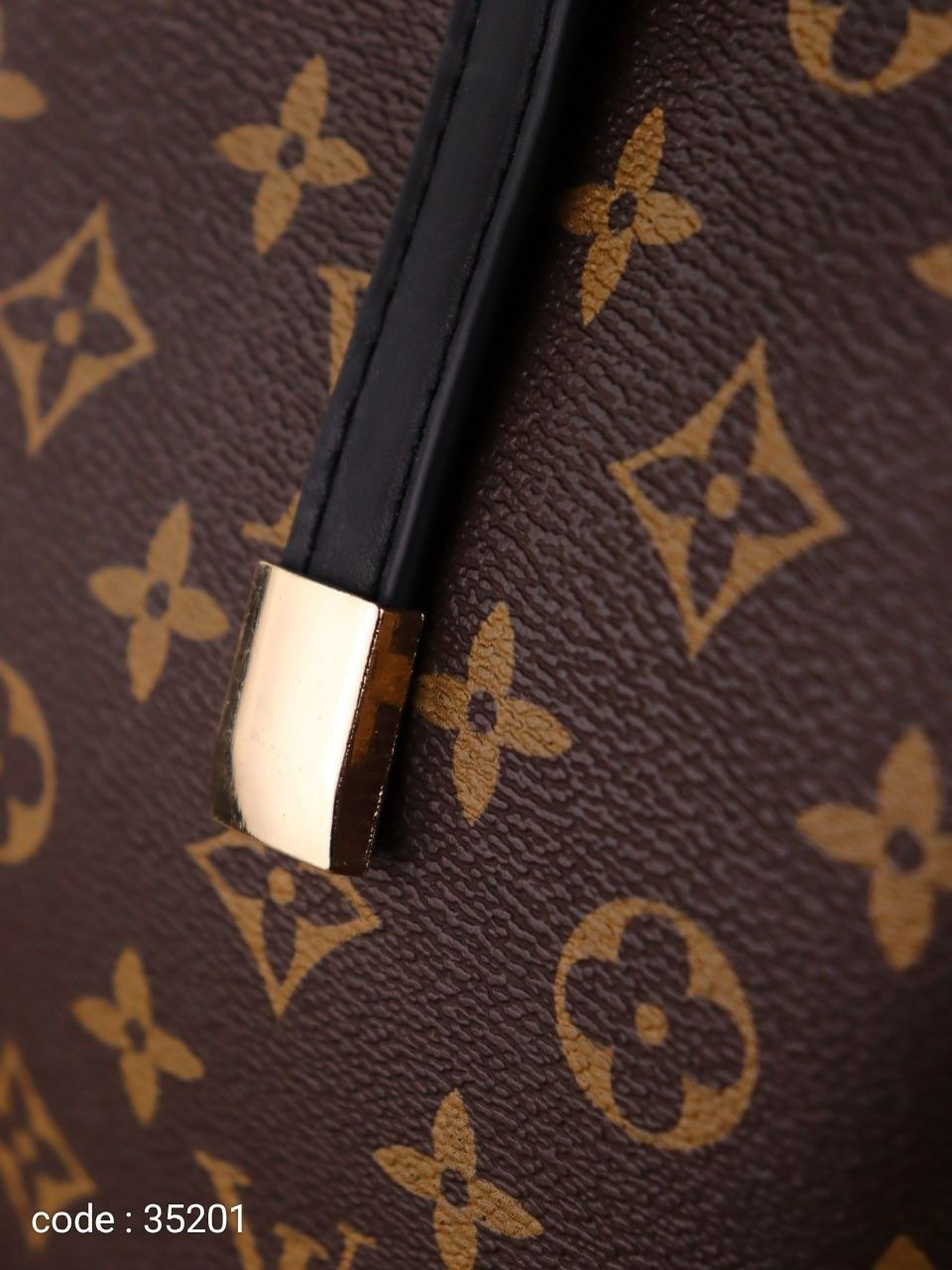 Louis Vuitton Handbag L- 35201