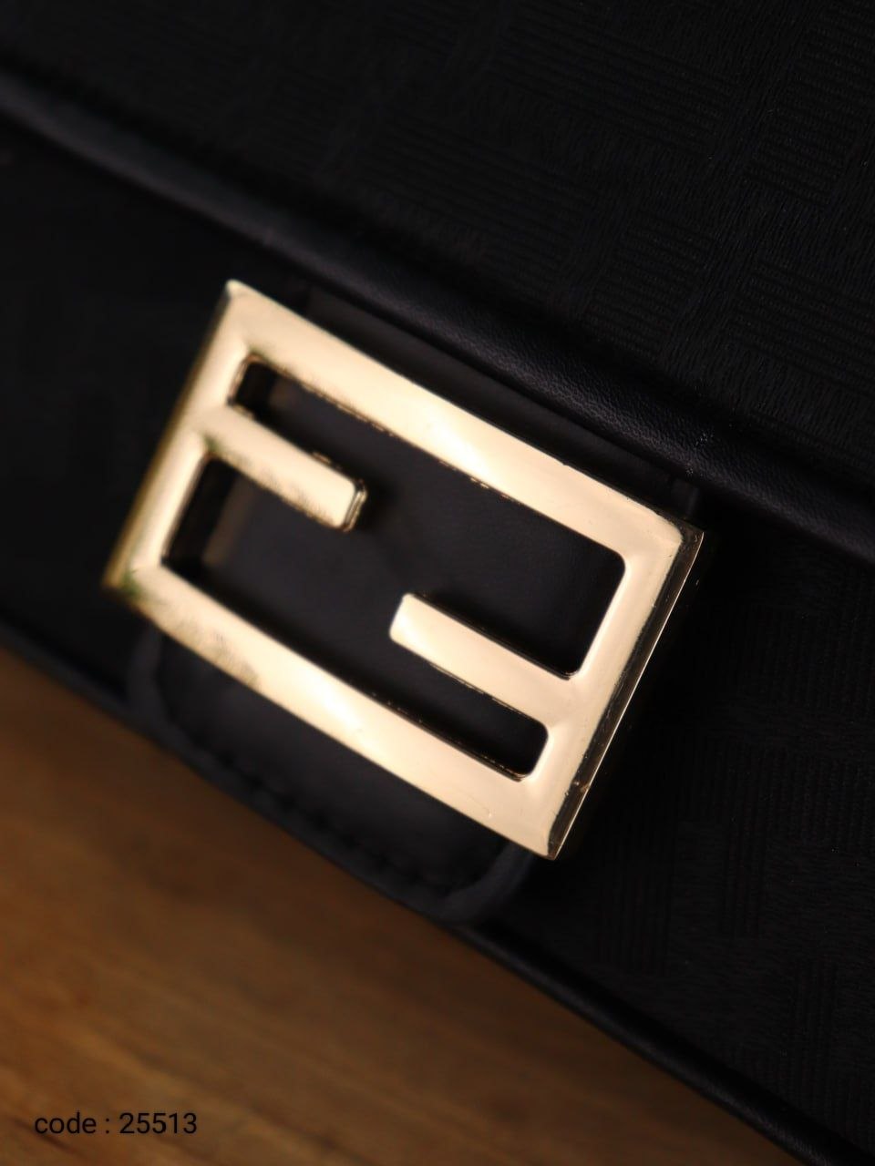 Fendi Shoulder Bag L- 25513