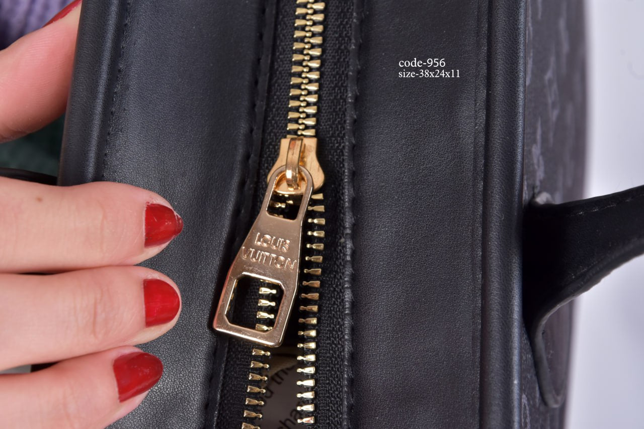 Louis Vuitton Handbag F- 956