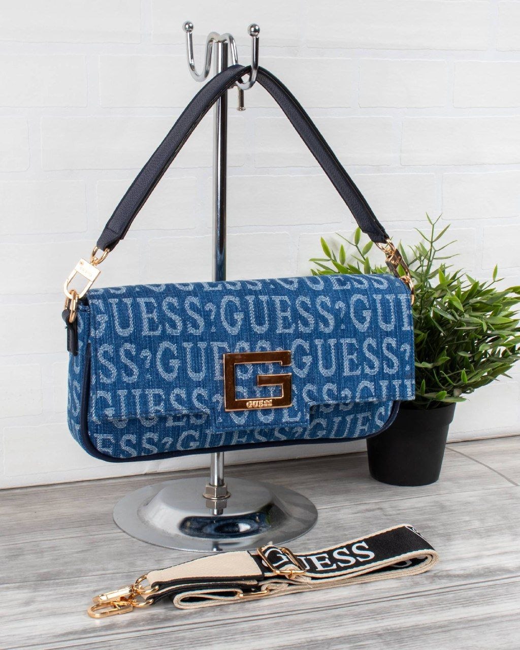GUESS Handbag L- 25511