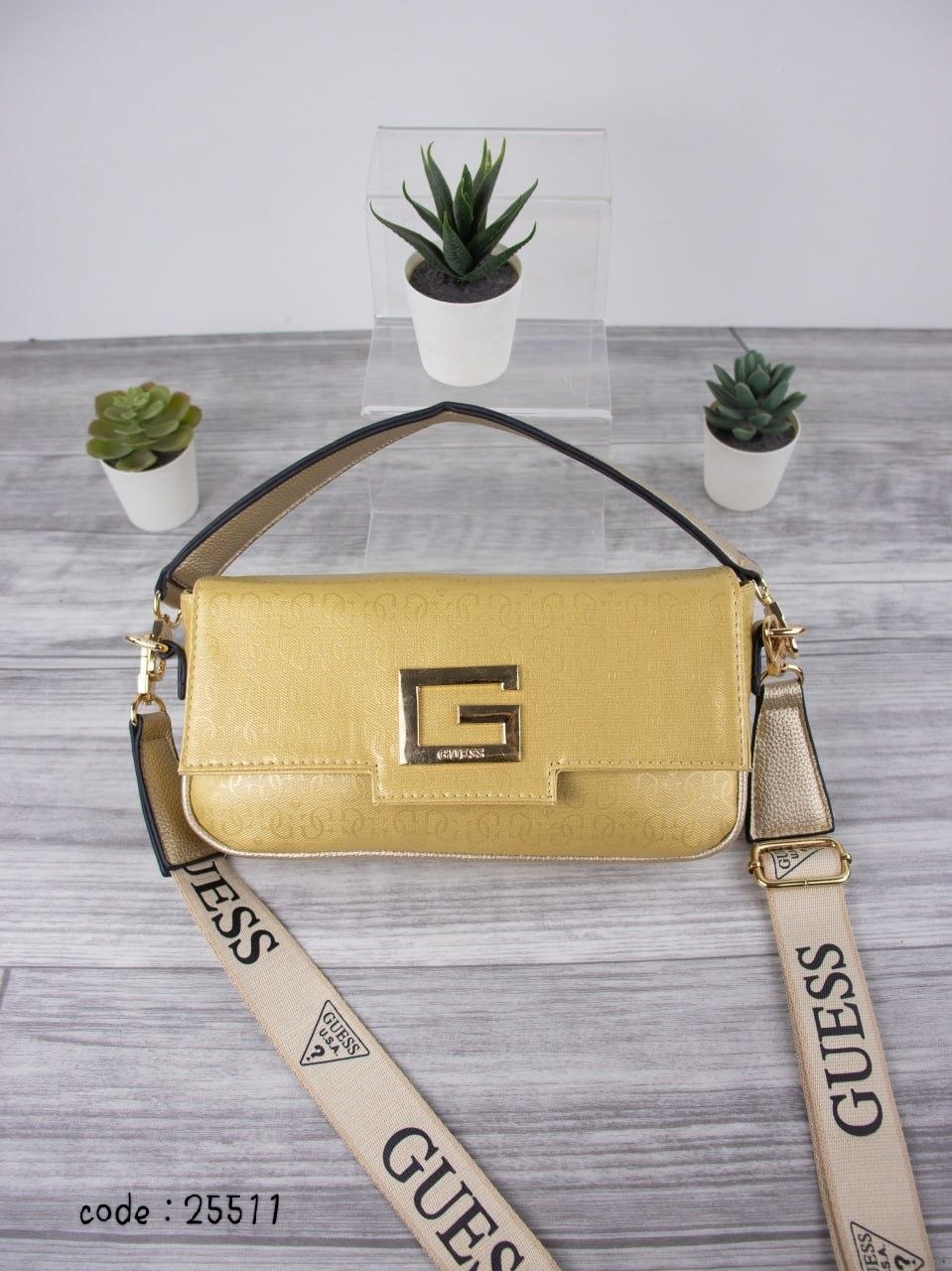 GUESS Handbag L- 25511