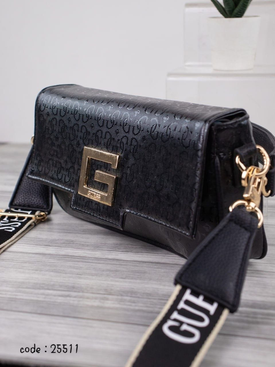 GUESS Handbag L- 25511