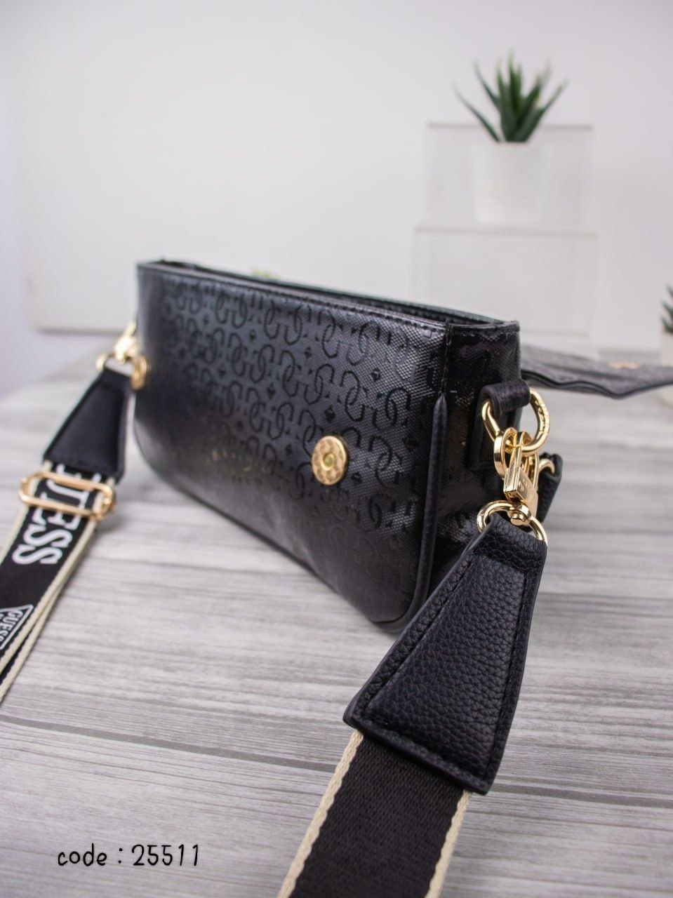 GUESS Handbag L- 25511