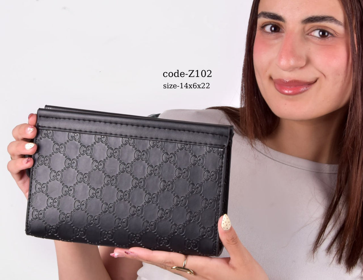 GUCCI Clutch F- Z102 With Box 🎁
