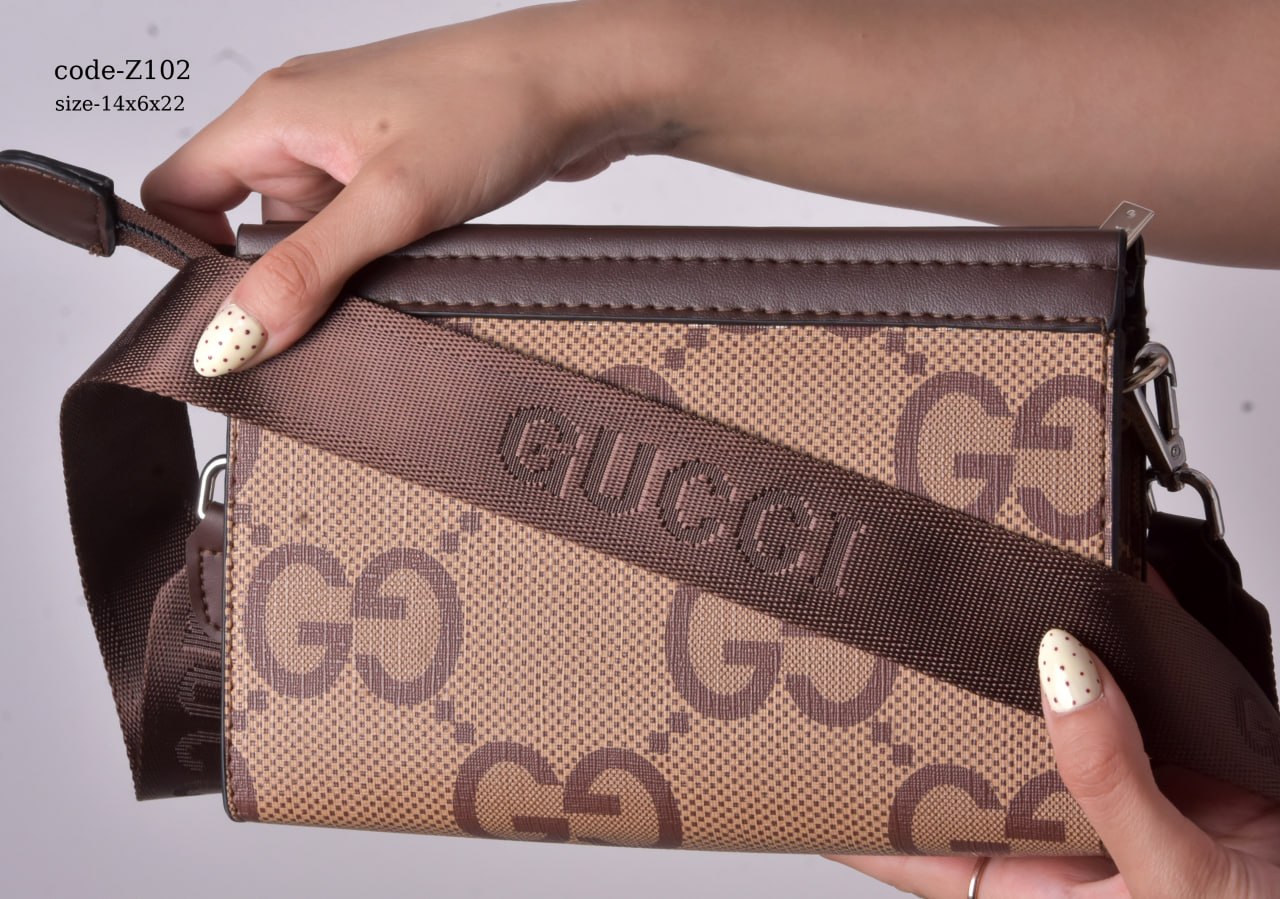 GUCCI Clutch F- Z102 With Box 🎁