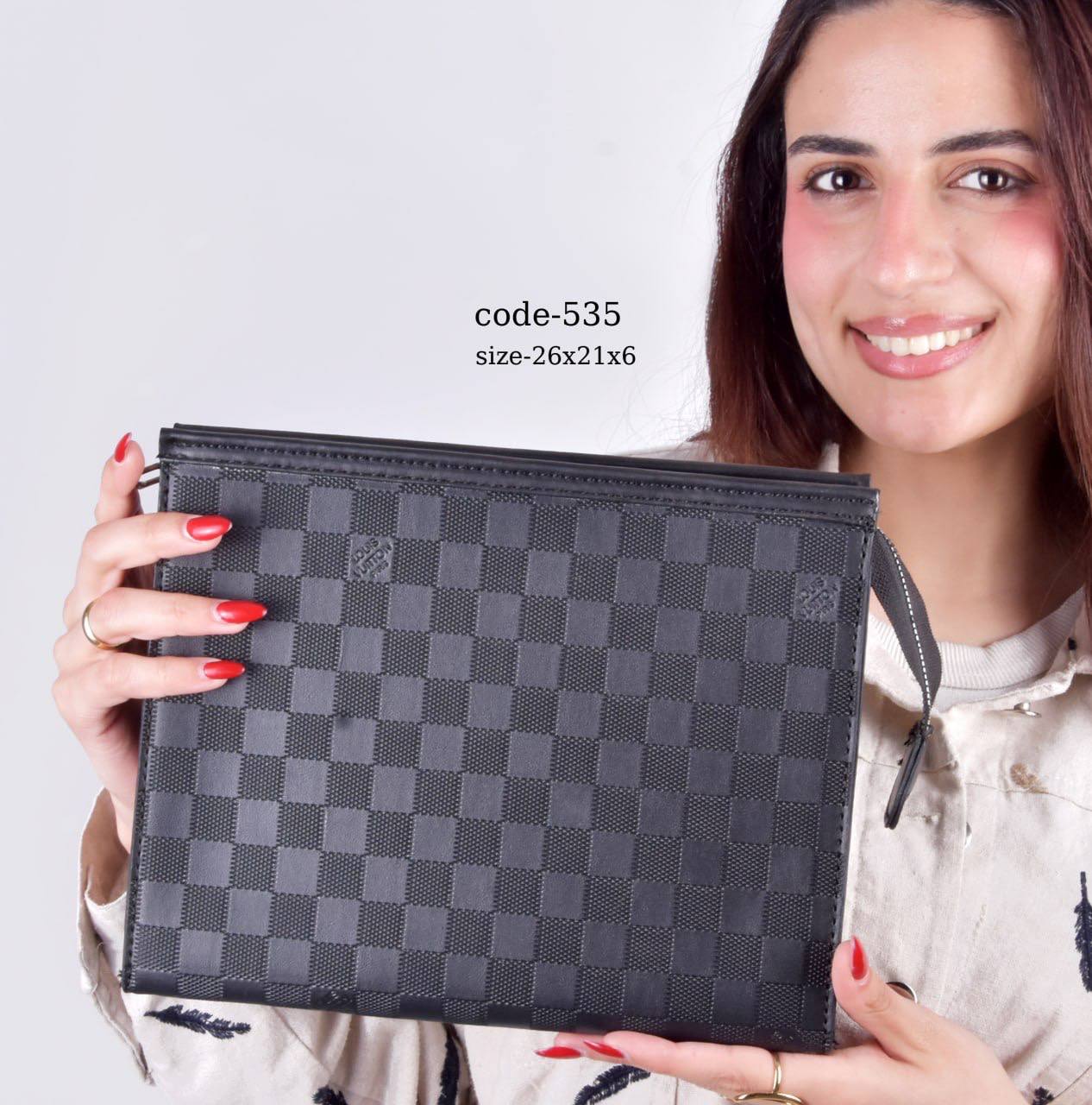 Louis Vuitton Clutch F- 535