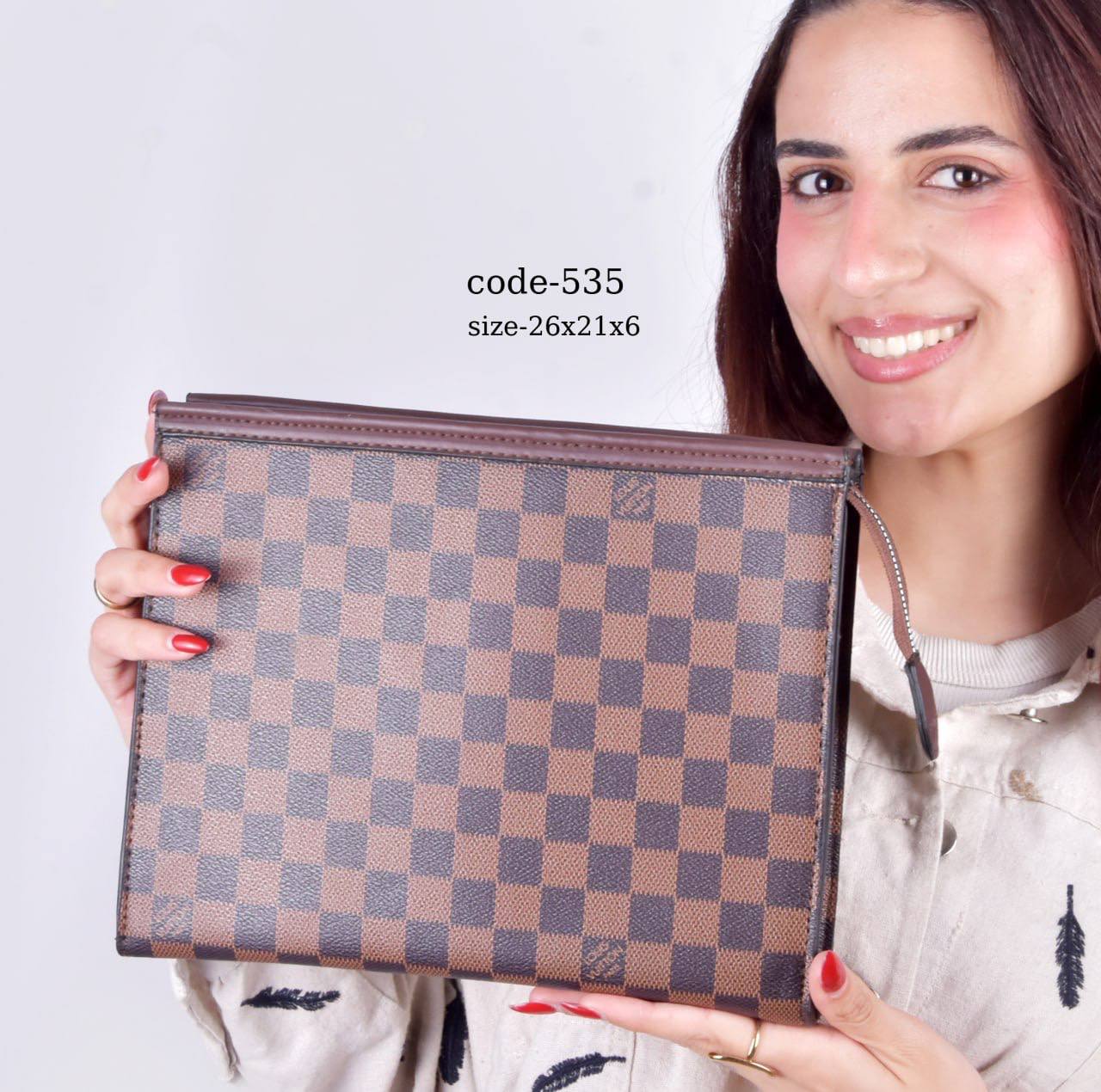 Louis Vuitton Clutch F- 535