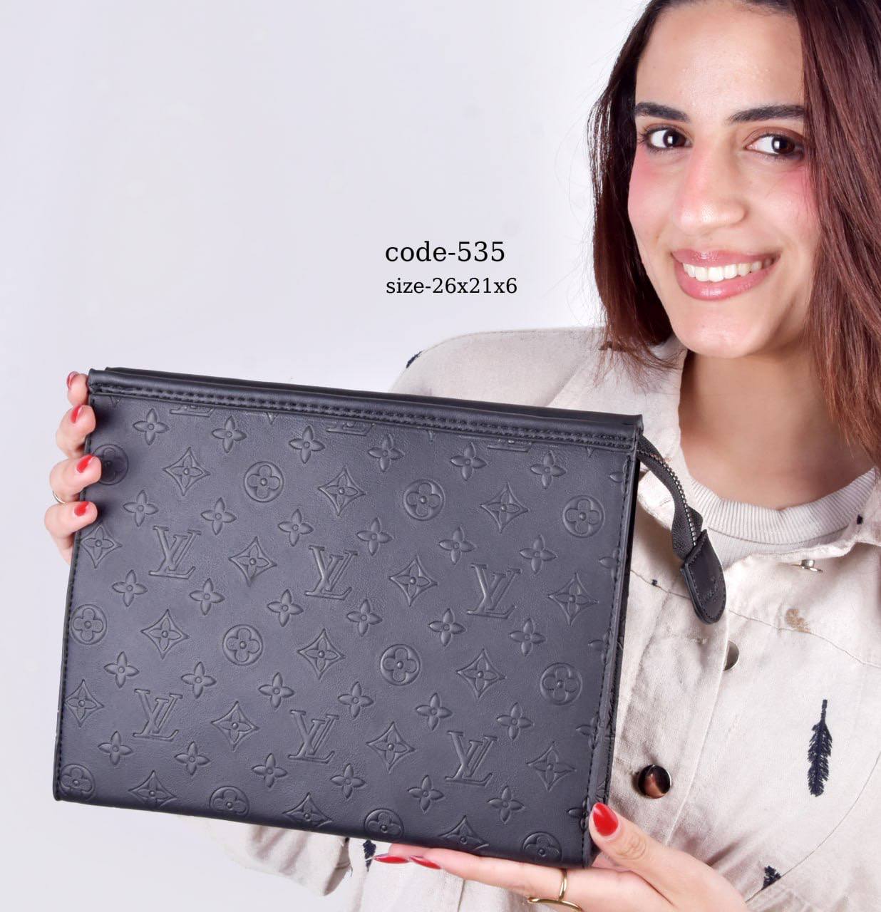Louis Vuitton Clutch F- 535