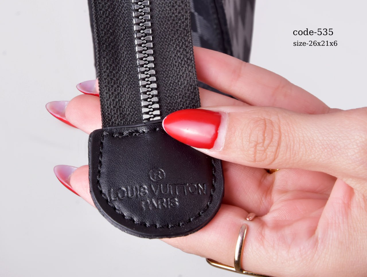 Louis Vuitton Clutch F- 535