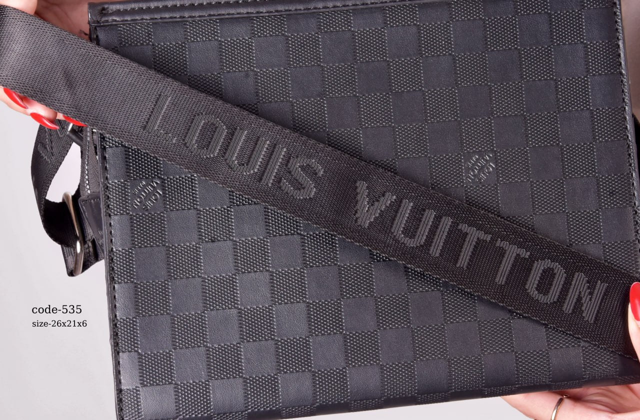 Louis Vuitton Clutch F- 535