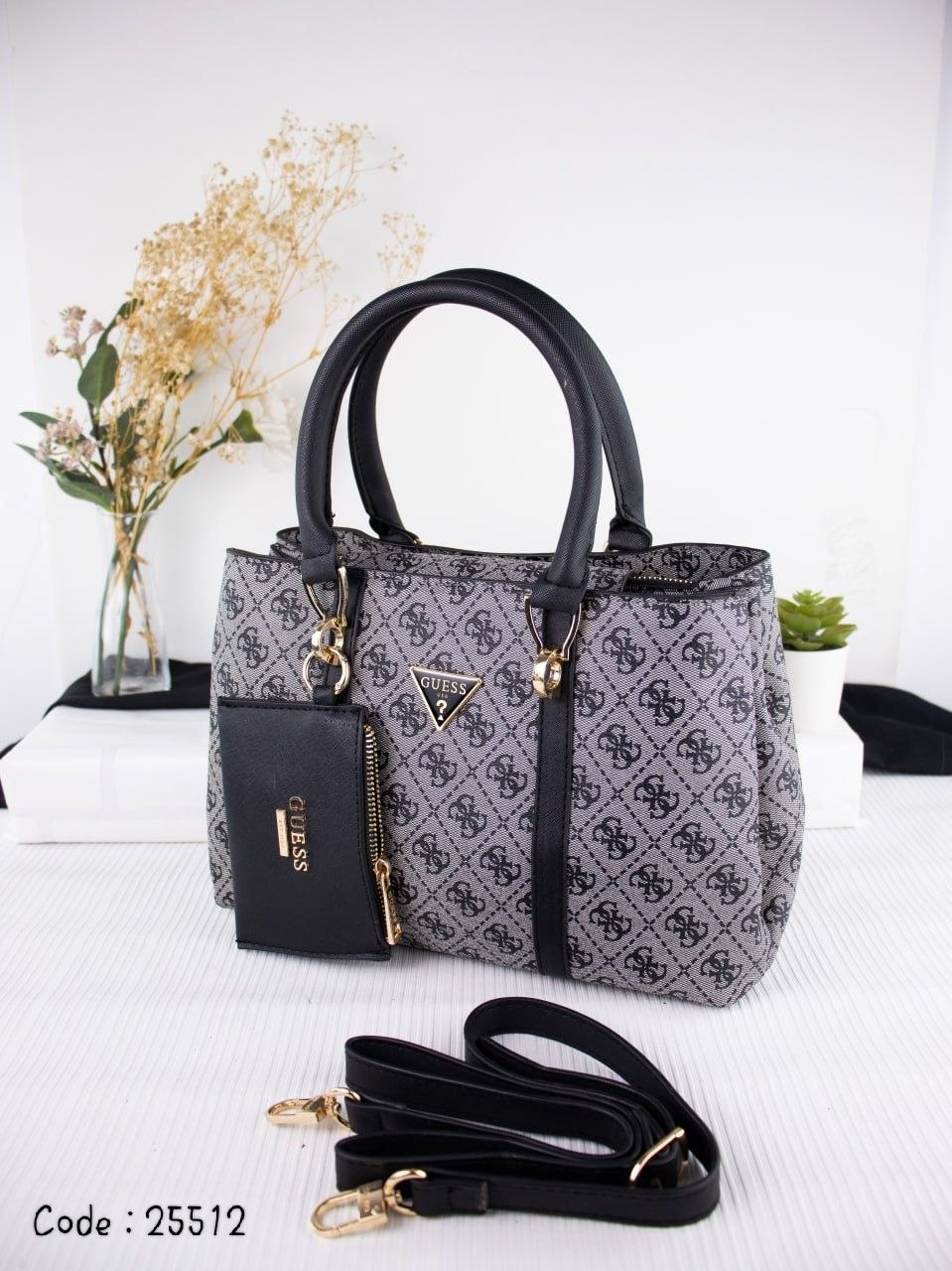 GUESS Handbag L- 25512