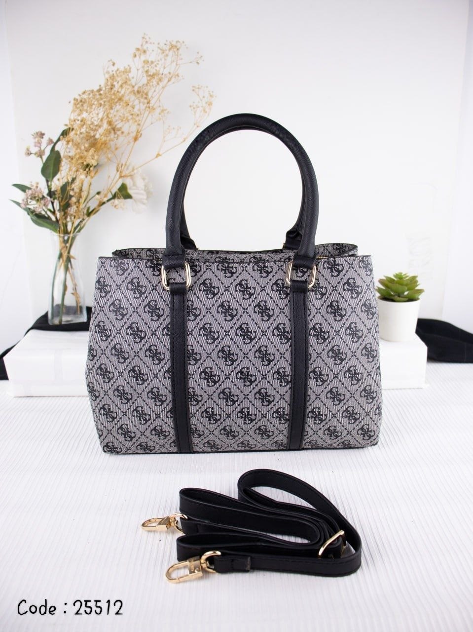 GUESS Handbag L- 25512