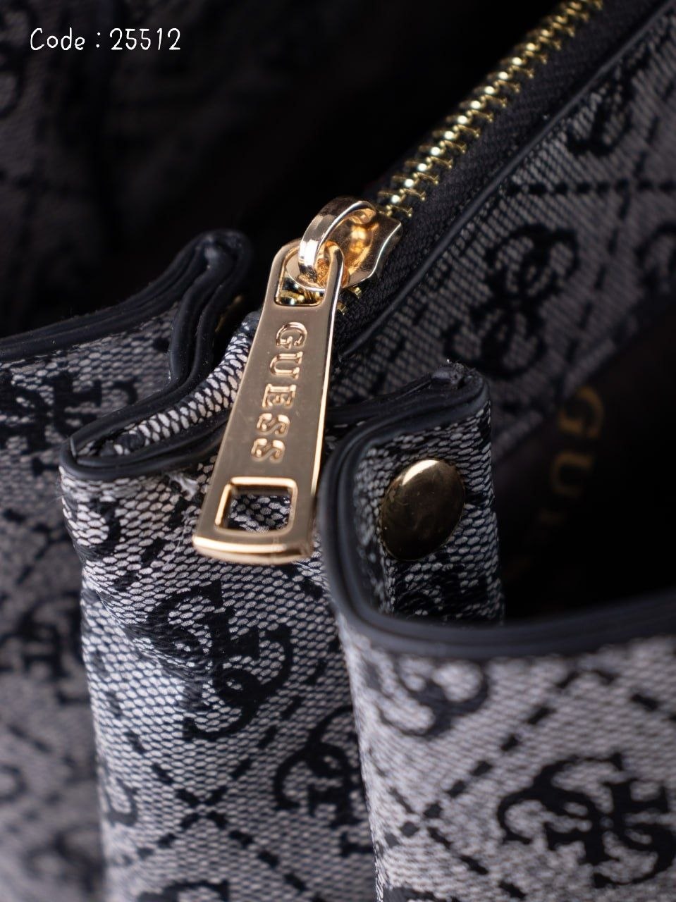 GUESS Handbag L- 25512