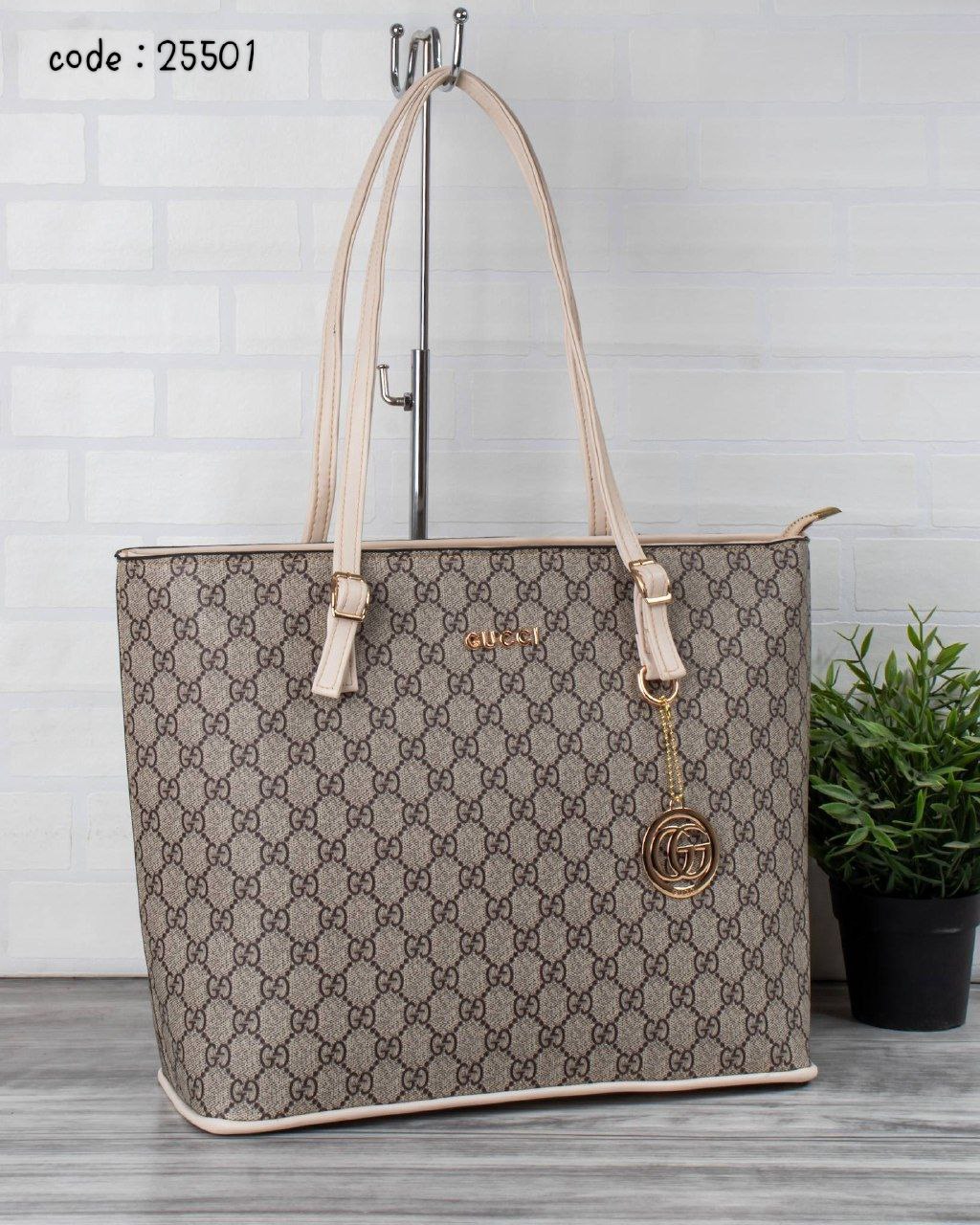 Gucci Handbag L- 25501