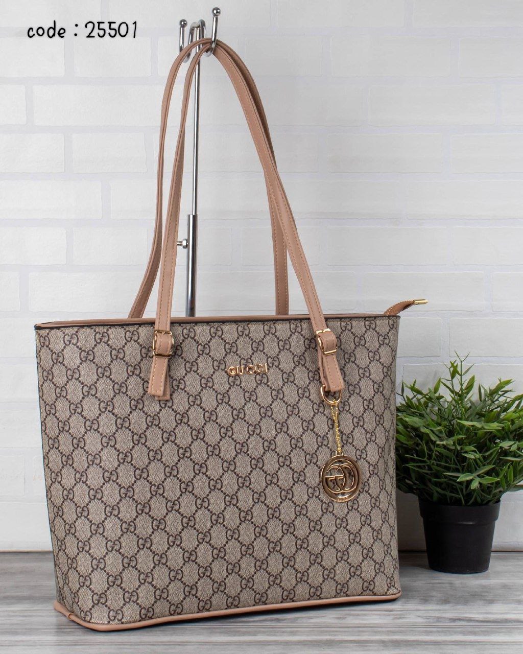 Gucci Handbag L- 25501