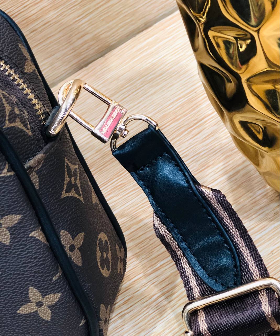 Louis Vuitton Handbag L- 17235