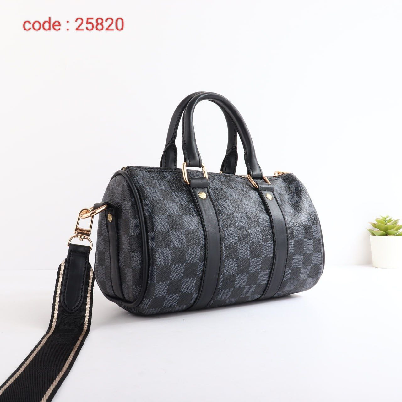 Louis Vuitton Handbag L- 25820