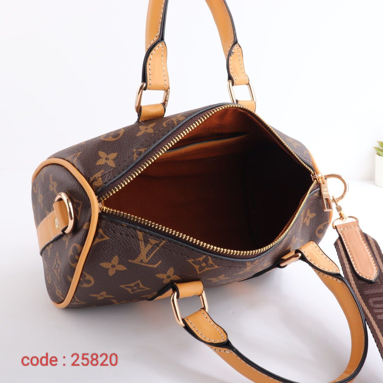 Louis Vuitton Handbag L- 25820