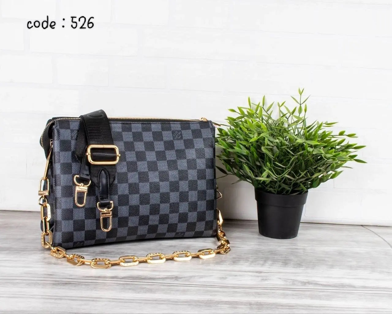 Louis Vuitton Handbag L- 526