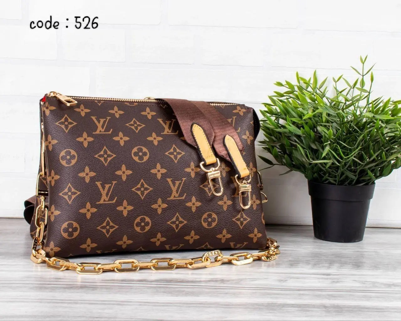 Louis Vuitton Handbag L- 526