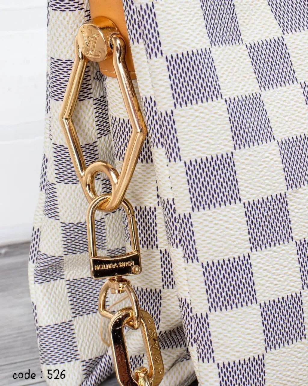 Louis Vuitton Handbag L- 526