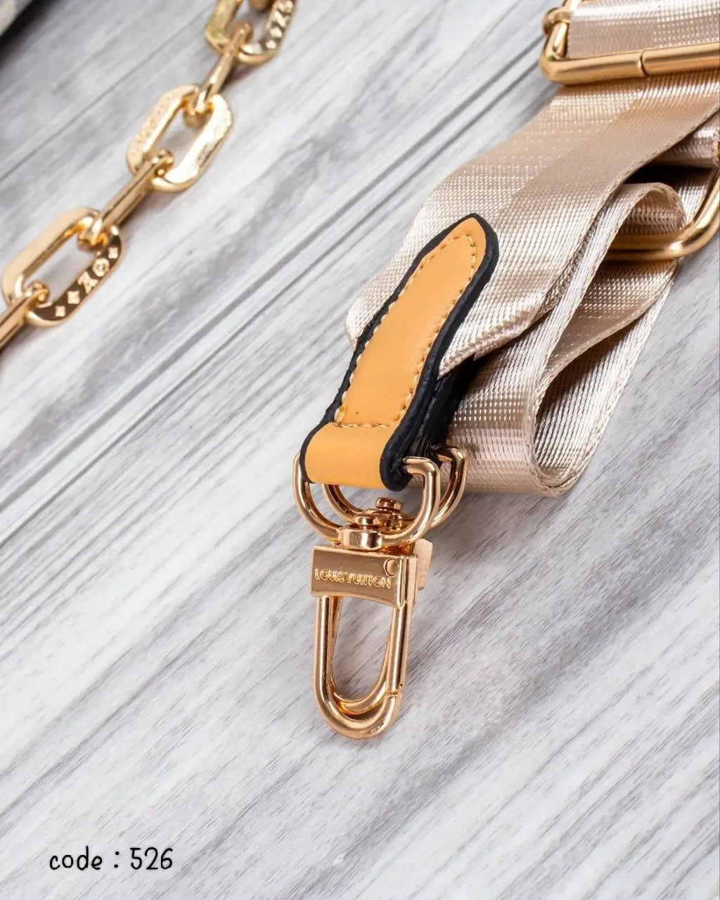 Louis Vuitton Handbag L- 526