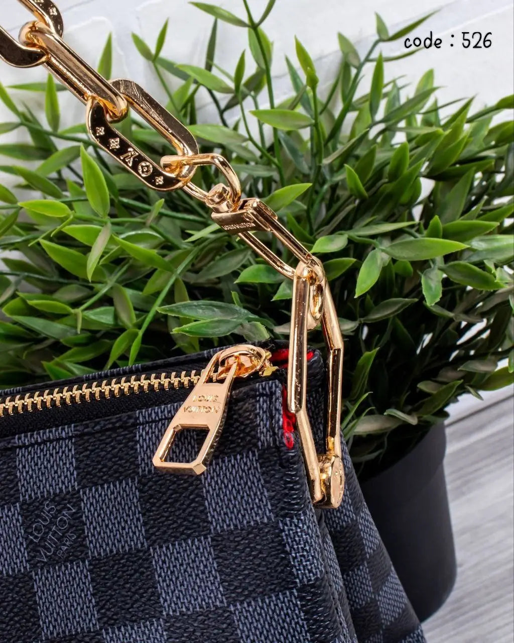 Louis Vuitton Handbag L- 526