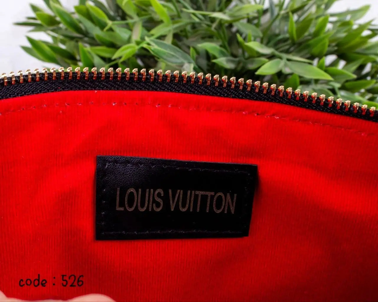 Louis Vuitton Handbag L- 526