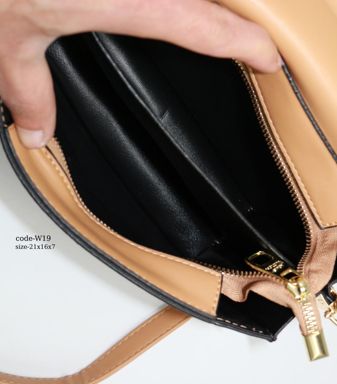 Louis Vuitton Handbag F- w19