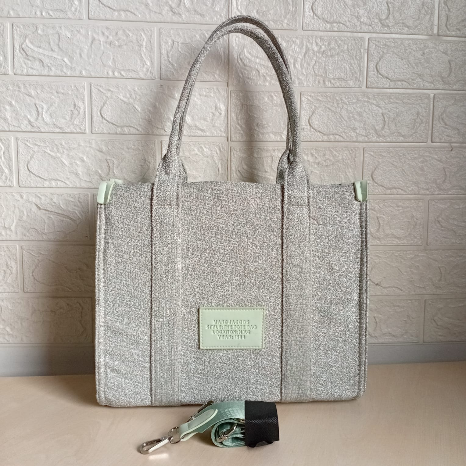 Marc Jacobs The Tote Bag N- 09