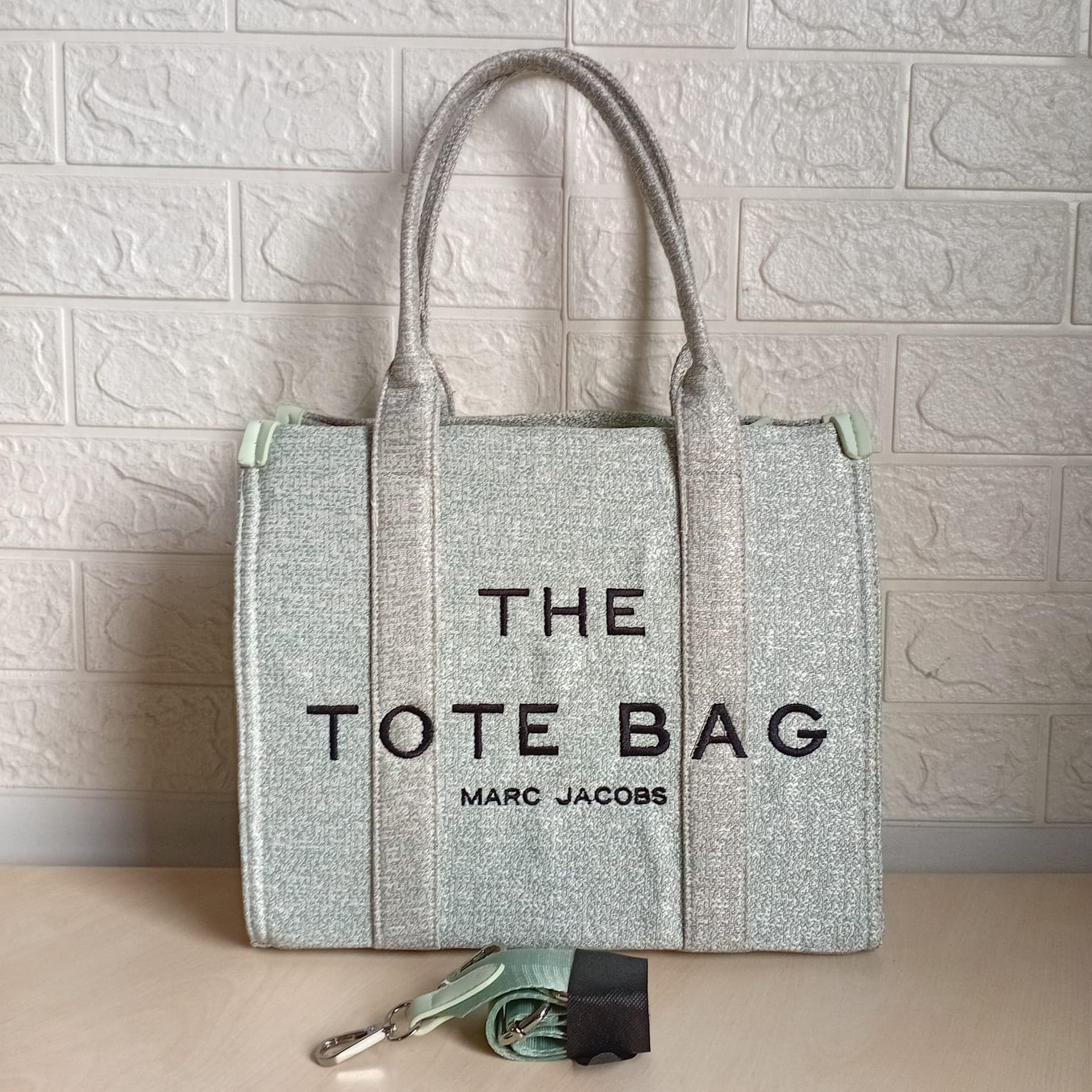 Marc Jacobs The Tote Bag N- 09