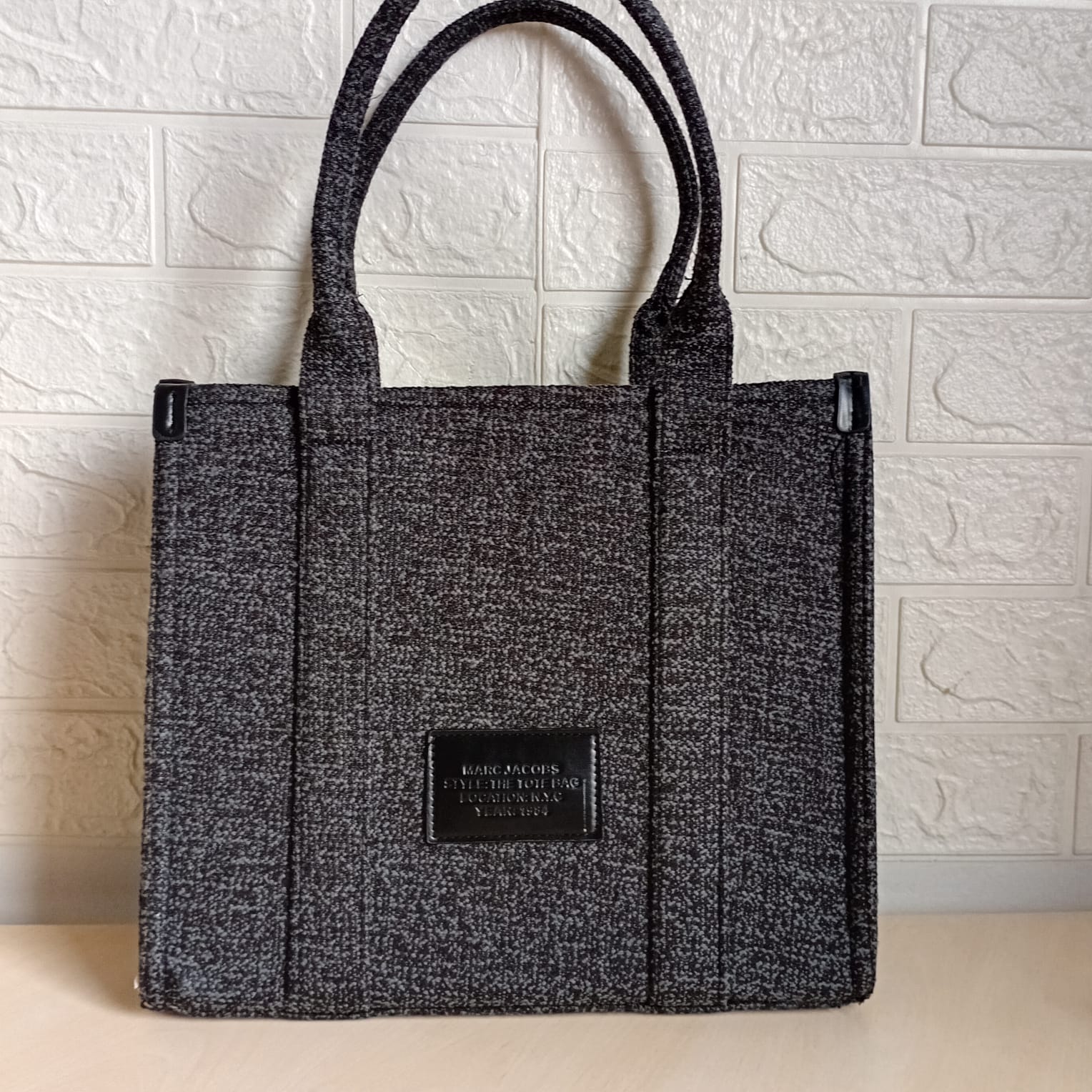 Marc Jacobs The Tote Bag N- 09