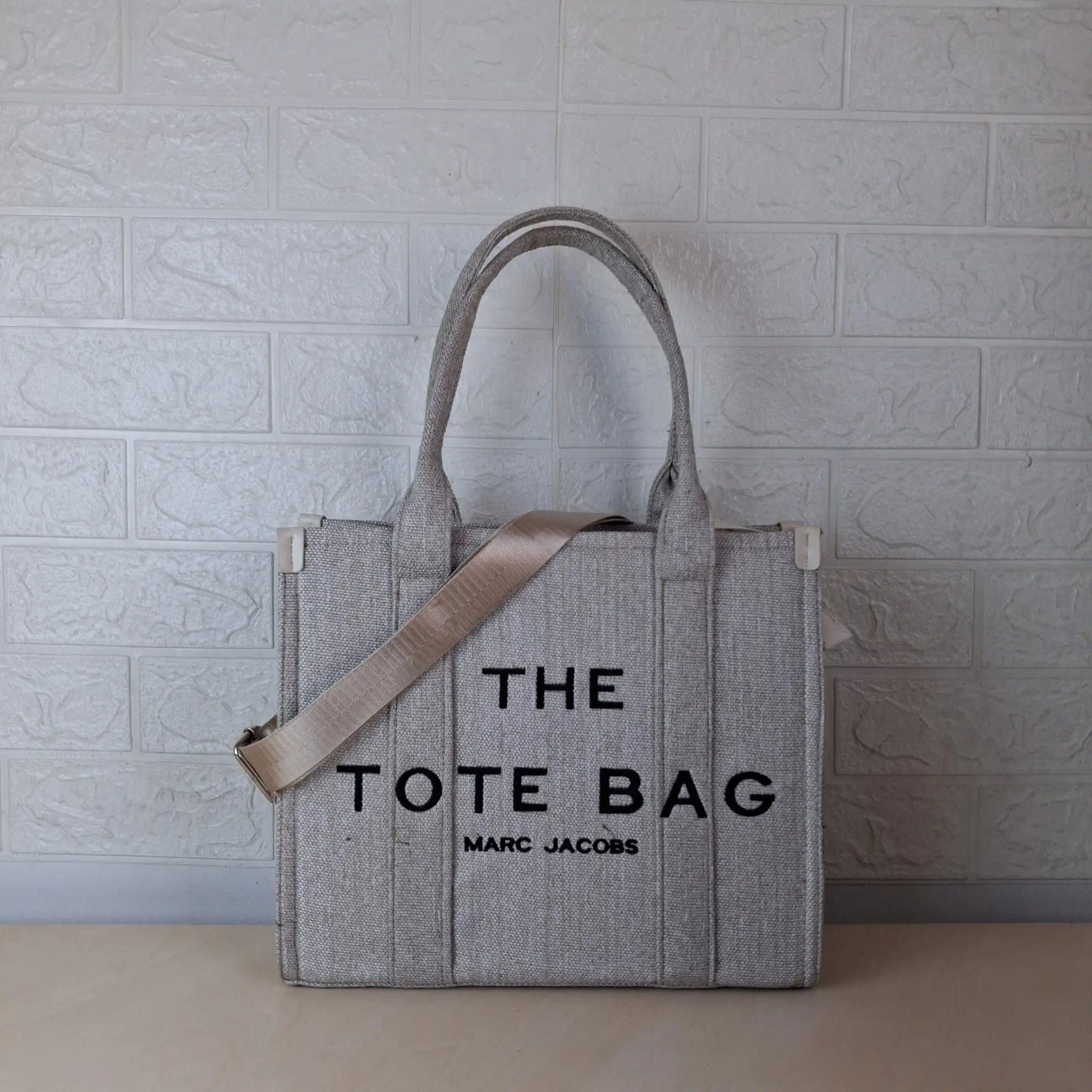 Marc Jacobs The Tote Bag N- 01
