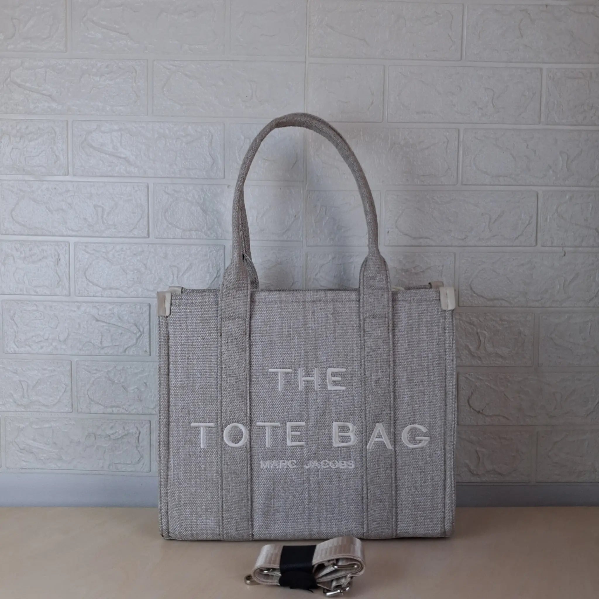 Marc Jacobs The Tote Bag N- 01