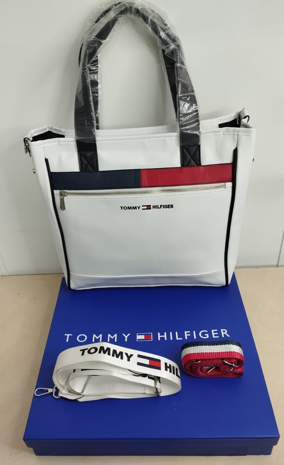 Tommy Hilfiger Handbag L- 23015 With Box🎁