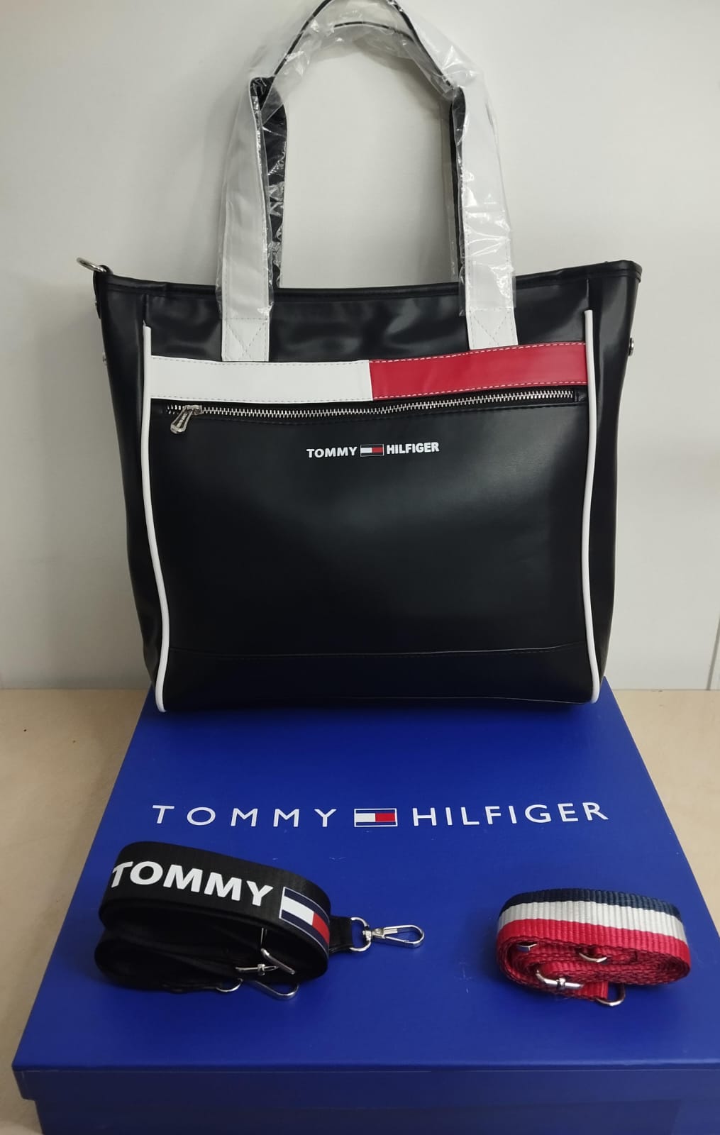 Tommy Hilfiger Handbag L- 23015 With Box🎁