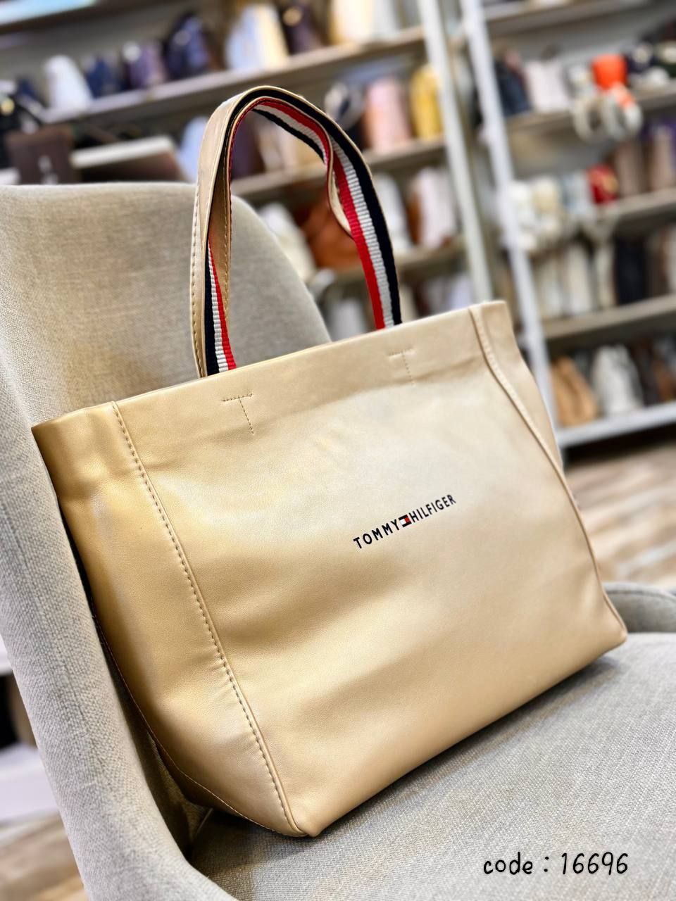Tommy Hilfiger Handbag L- 16696