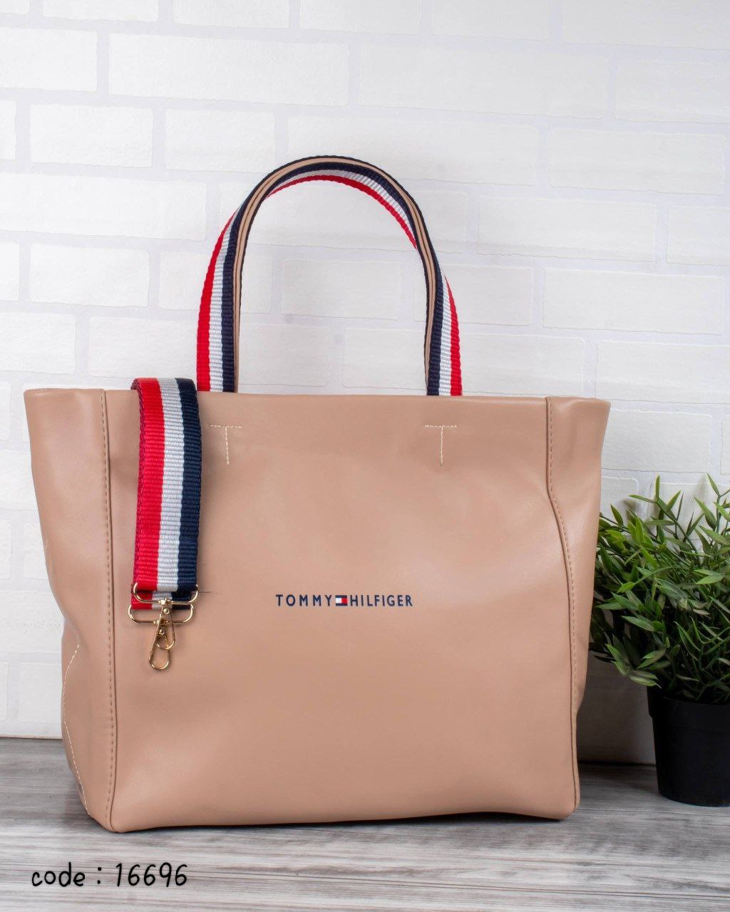 Tommy Hilfiger Handbag L- 16696