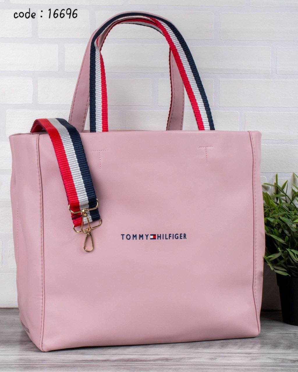 Tommy Hilfiger Handbag L- 16696